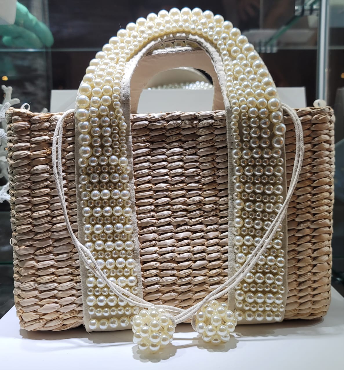 HAND WOOVEN HANDBAG WITH PEARL STRINGS
