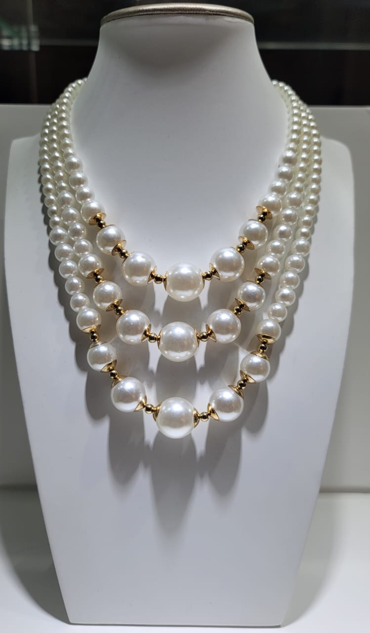 TRIPLE STRAND PEARL NECKLACE WITH GOLD BEADS