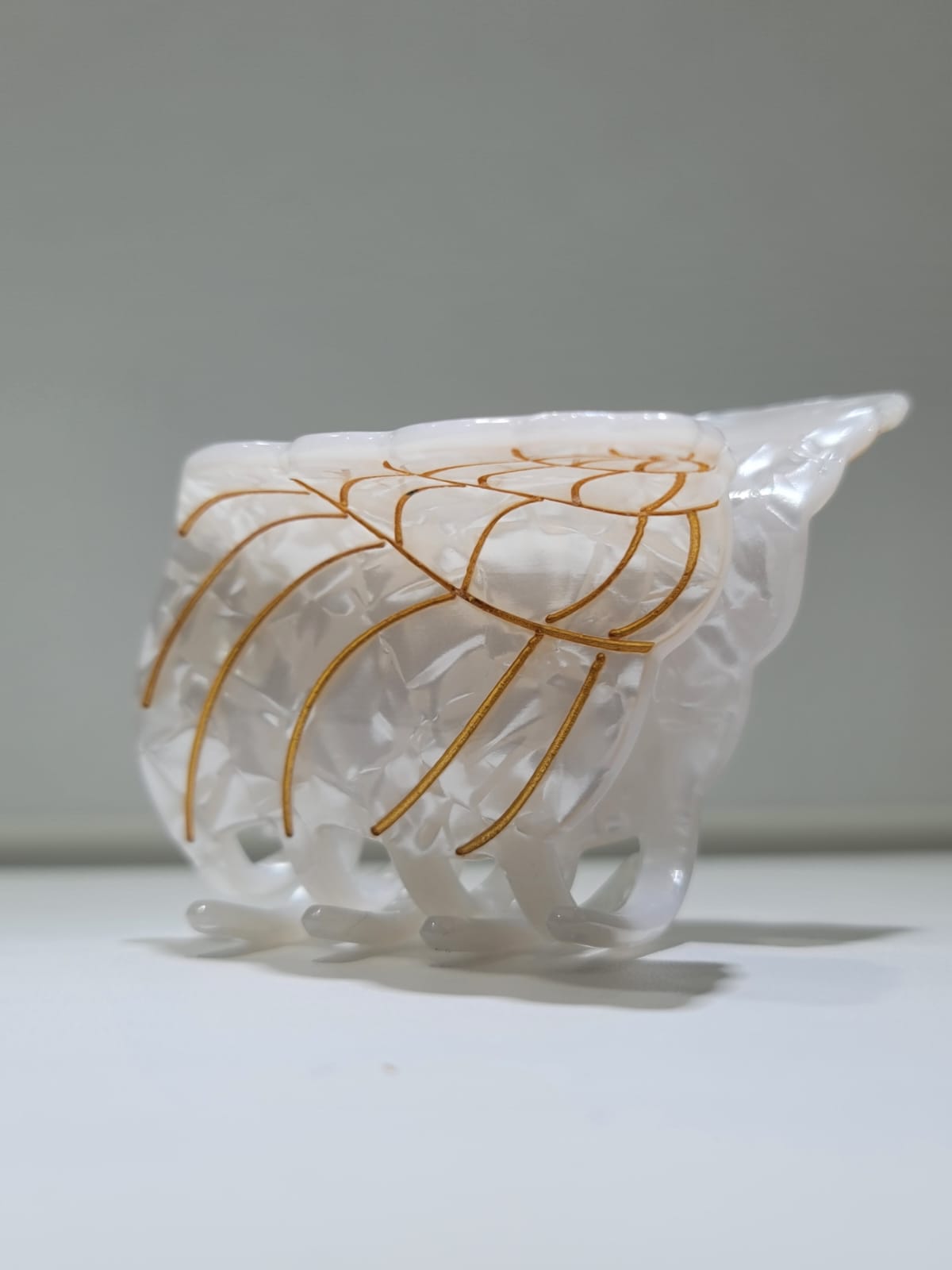 CREAM PEARL SHELL CLAW CLIP