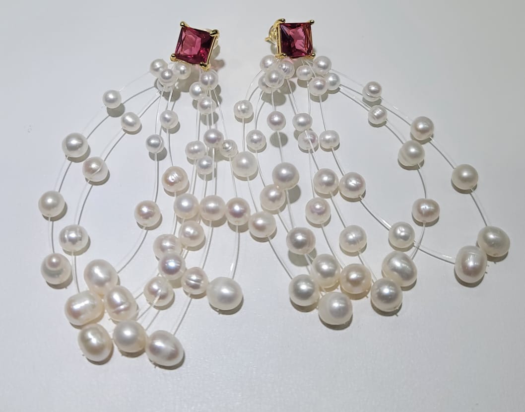 TASSEL EARING WITH RED PEARL