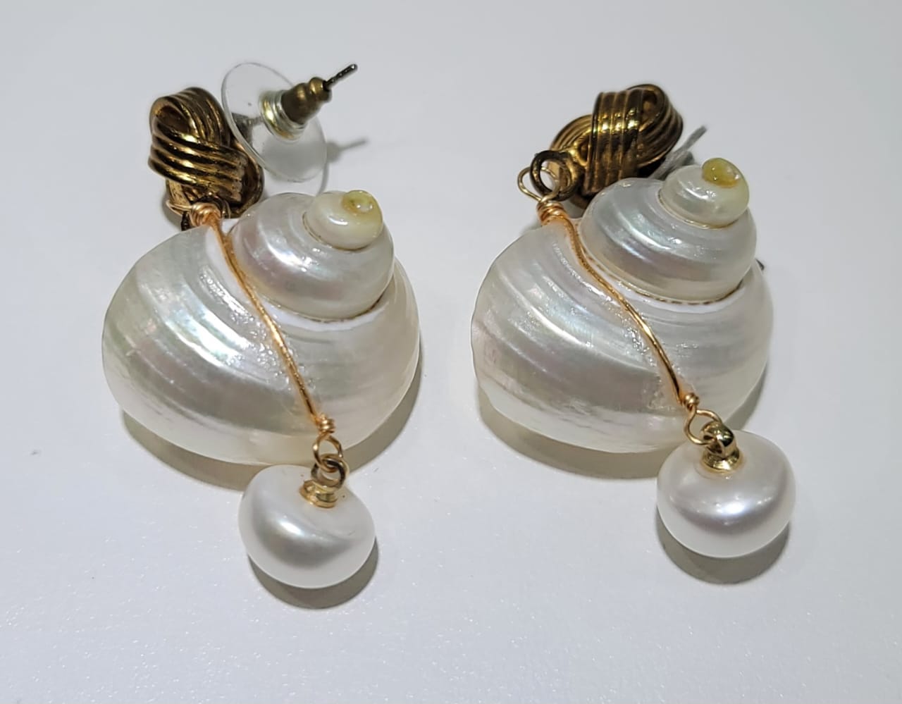 NATURAL WHITE SEA SHELL DANGLE EARINGS
