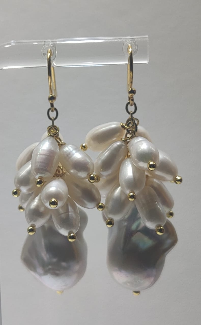 NATURAL CULTURED WHITE PEARL EARING