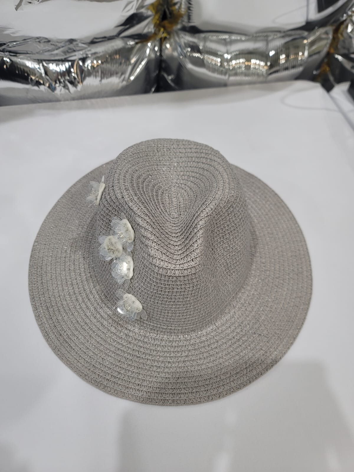 GREY HAT WITH EMBROIDERED FLOWERS