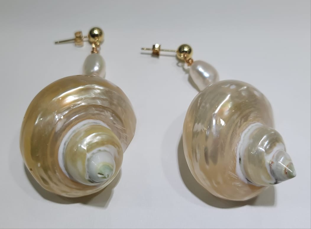 LARGE SHELL DANGLE EARING