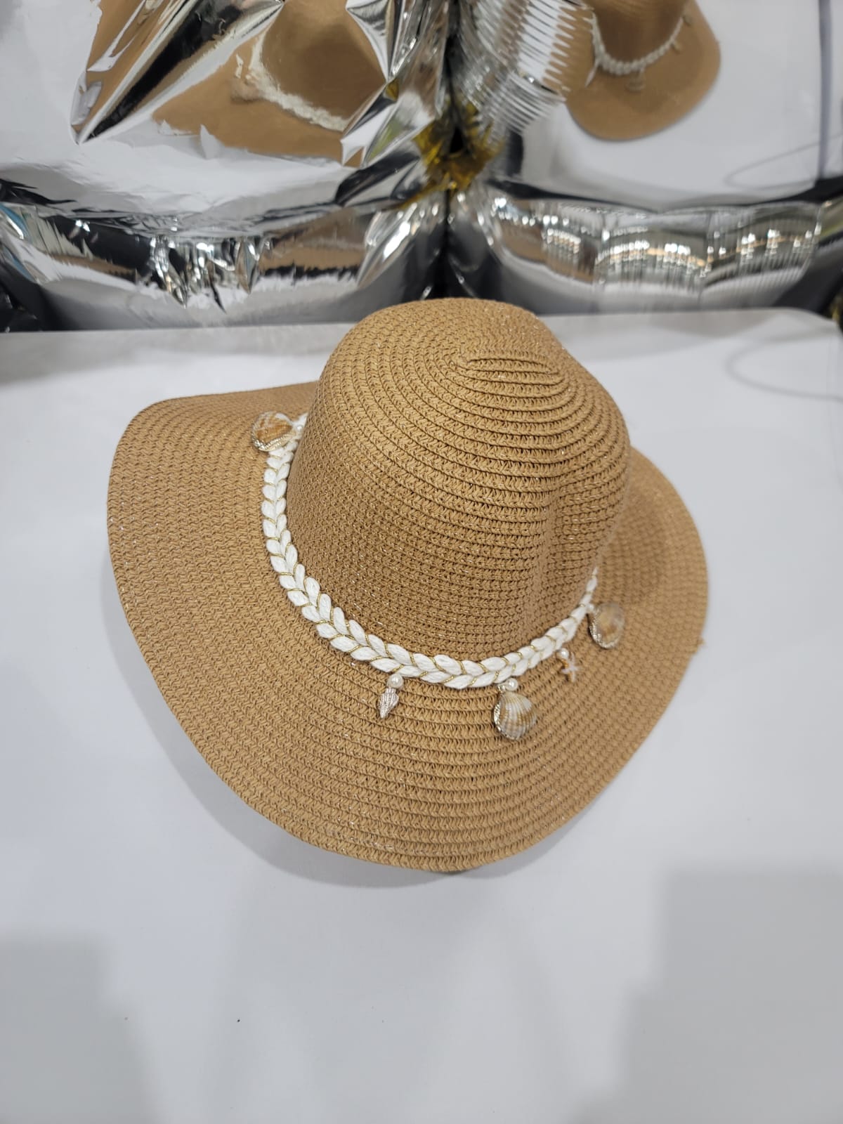 BROWN SHELL LACED HAT