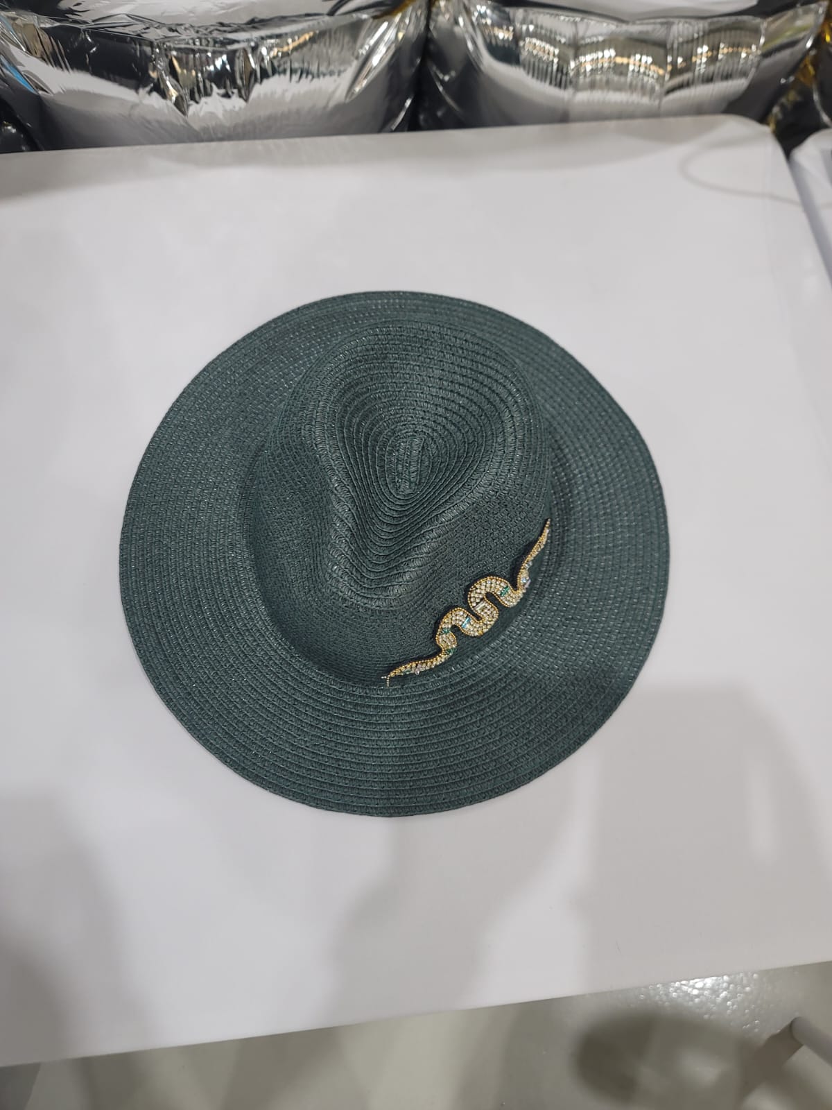 ASH GREY BROOCHE HAT