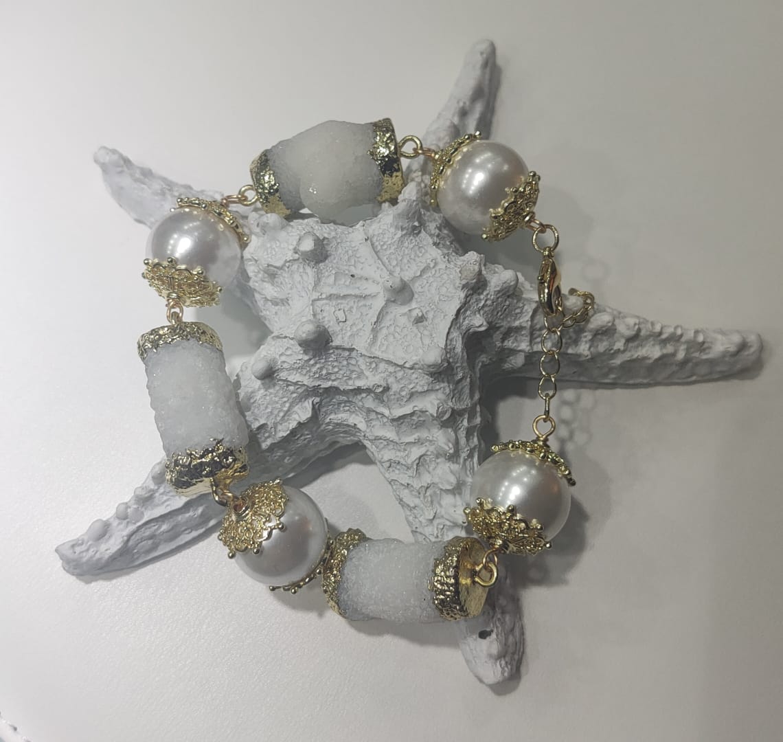 WHITE SEA SHELL BRACELET