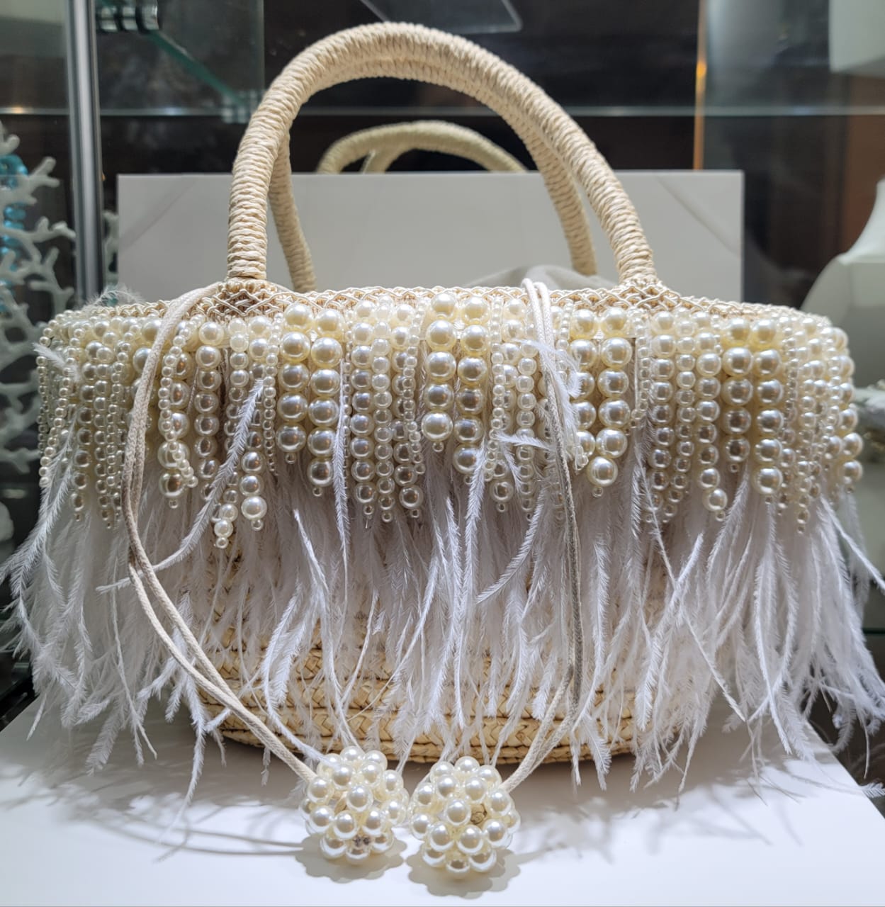 WHITE STRAW TOTE BAG