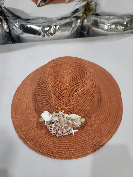RUST HAT WITH SHELL BROOCHE