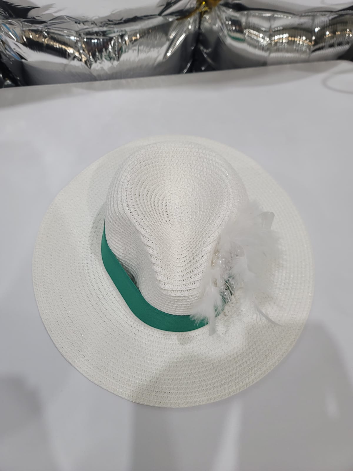 GREEN LACED BROOCHE WHITE HAT