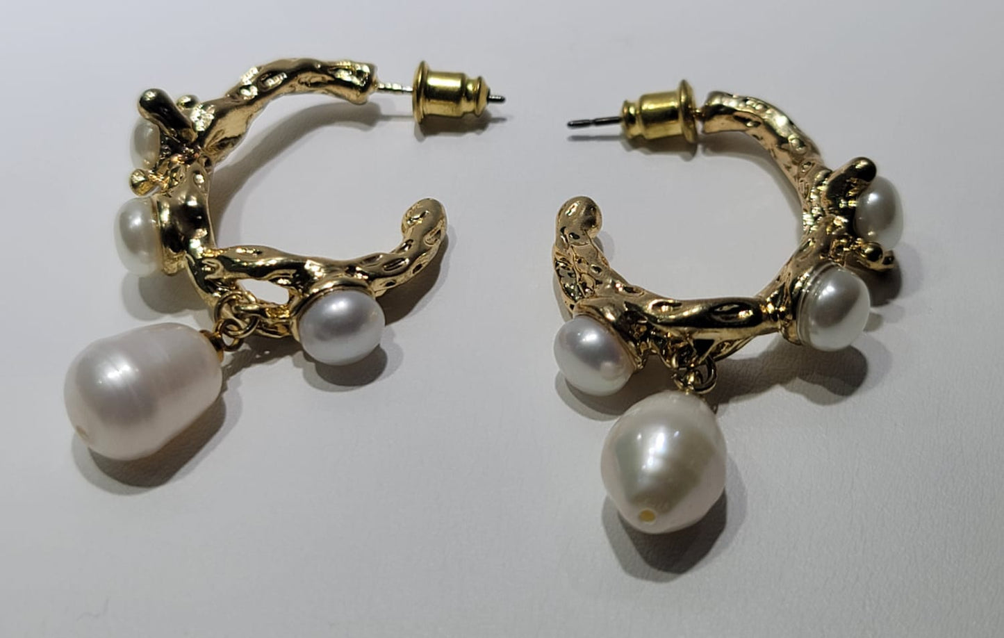 GOLD PEARL HOOP EARING