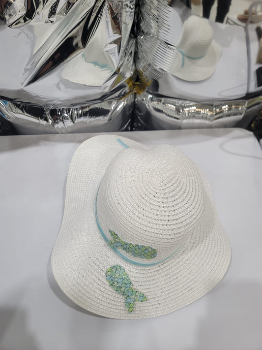 WHITE HAT WITH FISH APPLIQUE