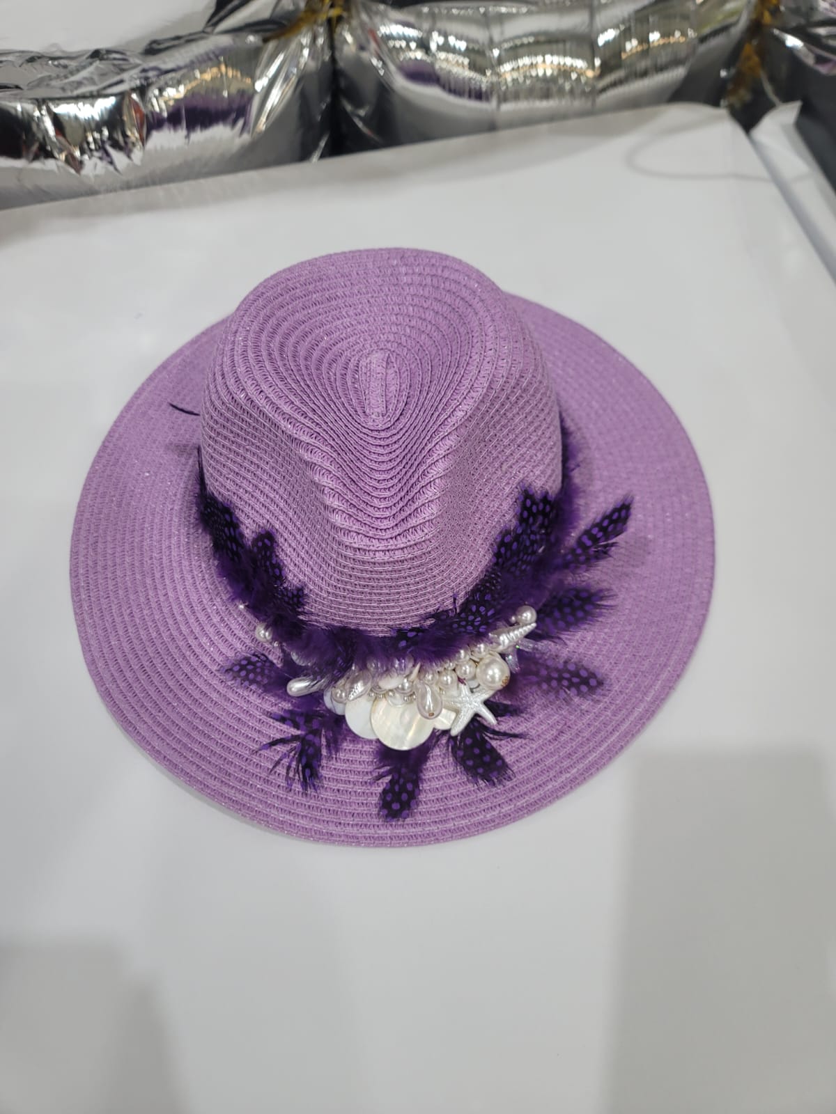 BRIM EMBROIDED LAVENDER STRAW HAT